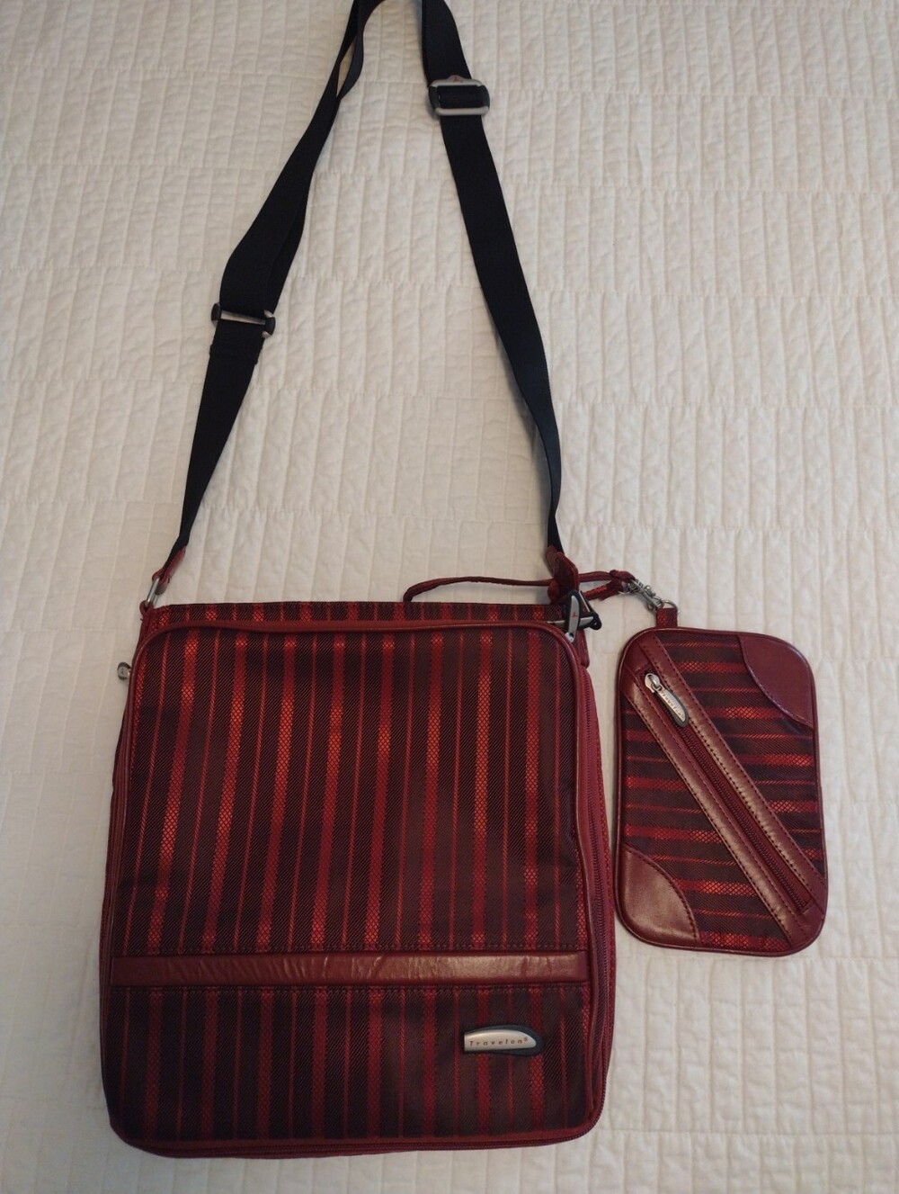 New Travelon Expandable Crossbody Bag & Wristlet Leather Trim Red Stripe RFID